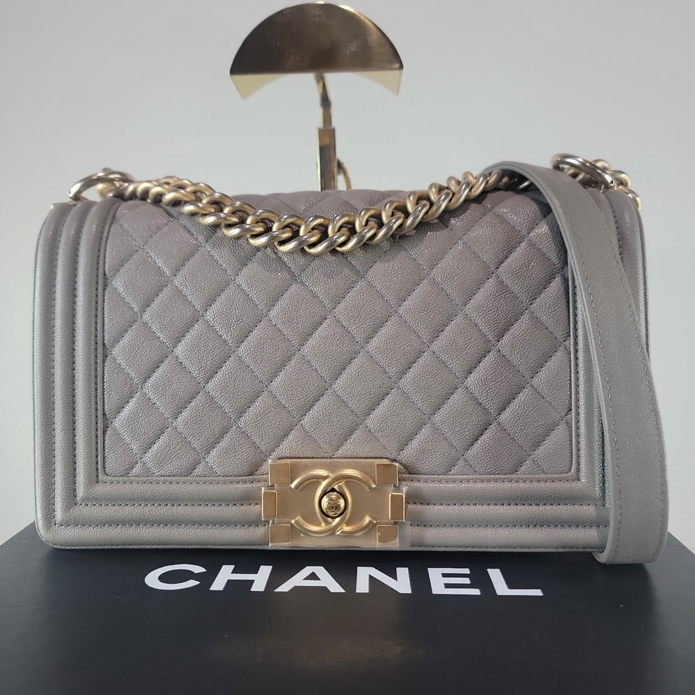 •CHANEL• Quilted Caviar Medium Boy Flap bag